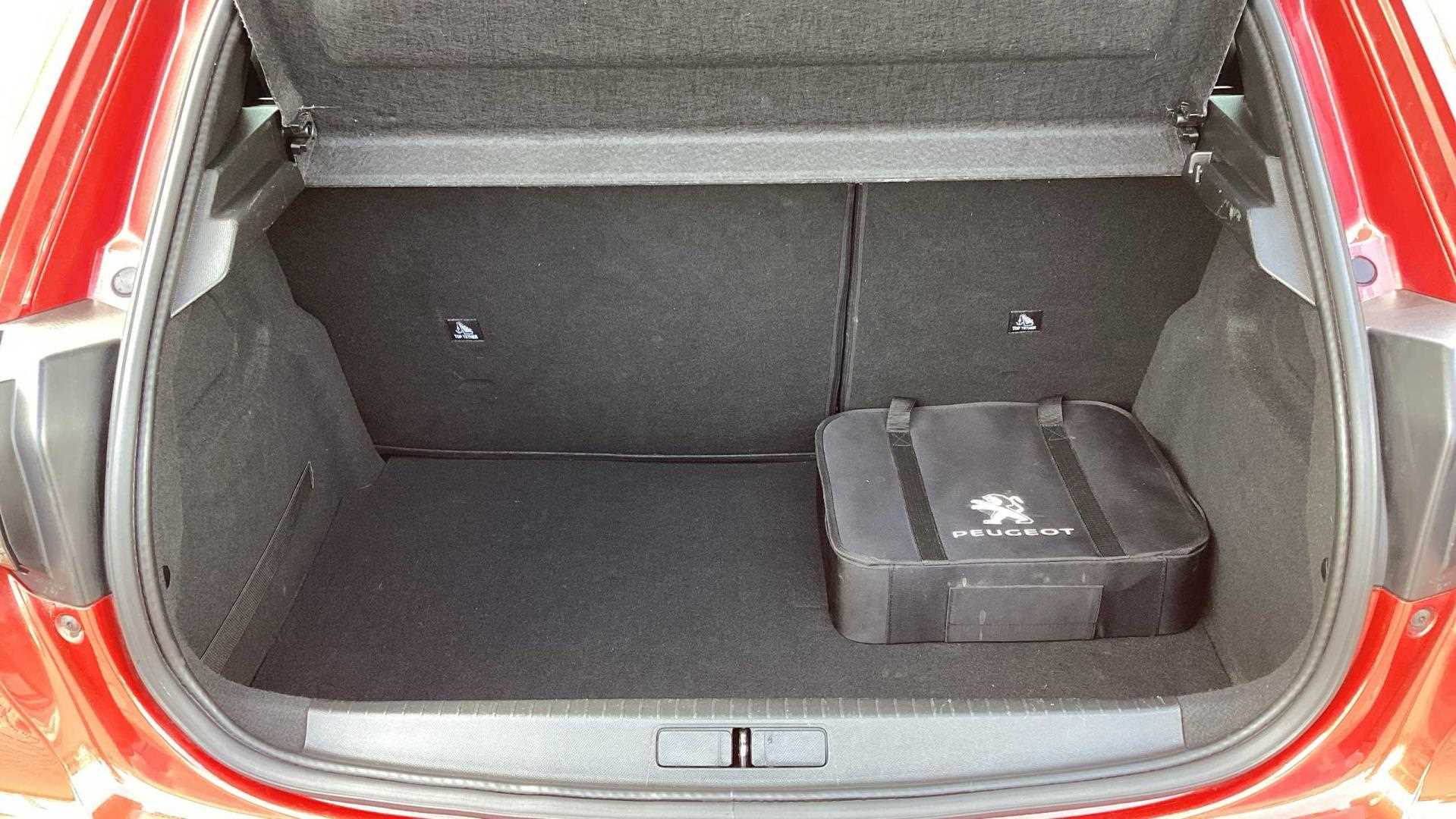 Main listing image - Peugeot e-208