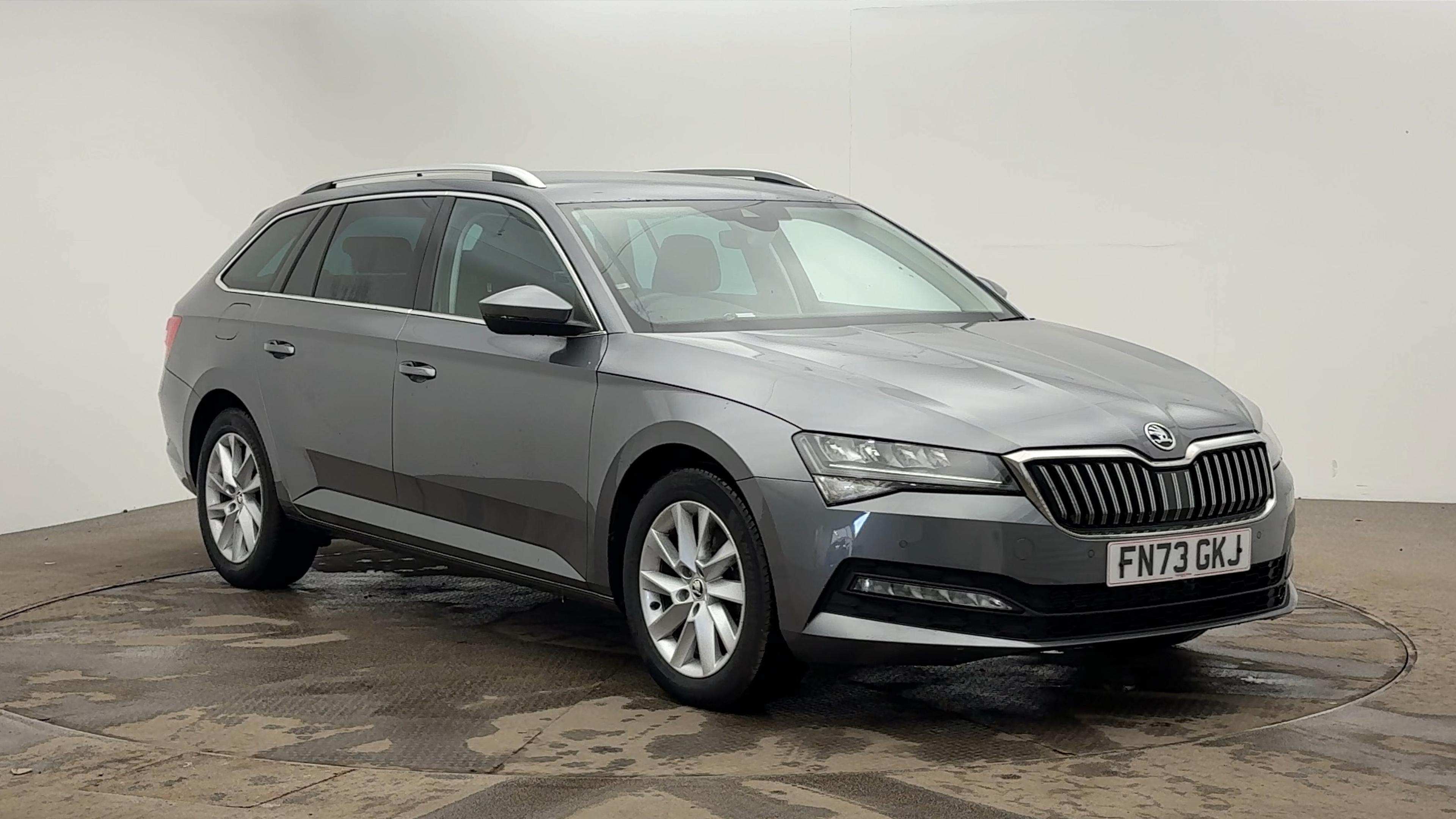 Main listing image - Skoda Superb Estate