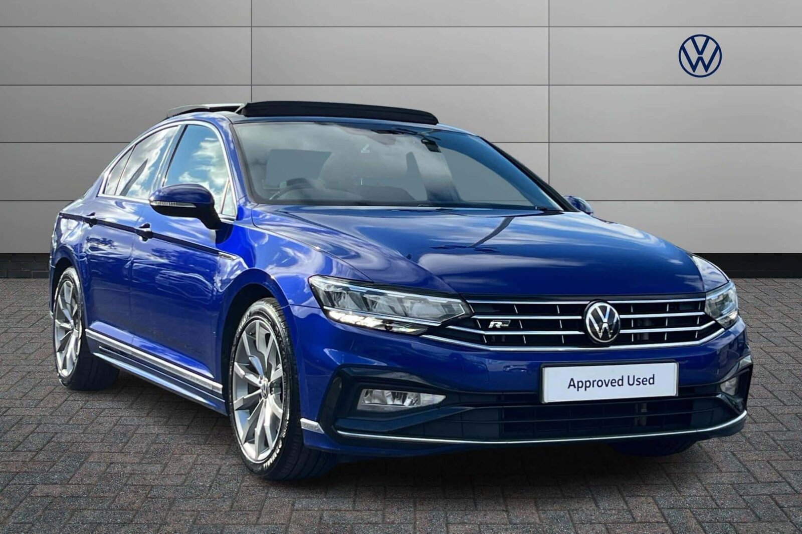 Main listing image - Volkswagen Passat