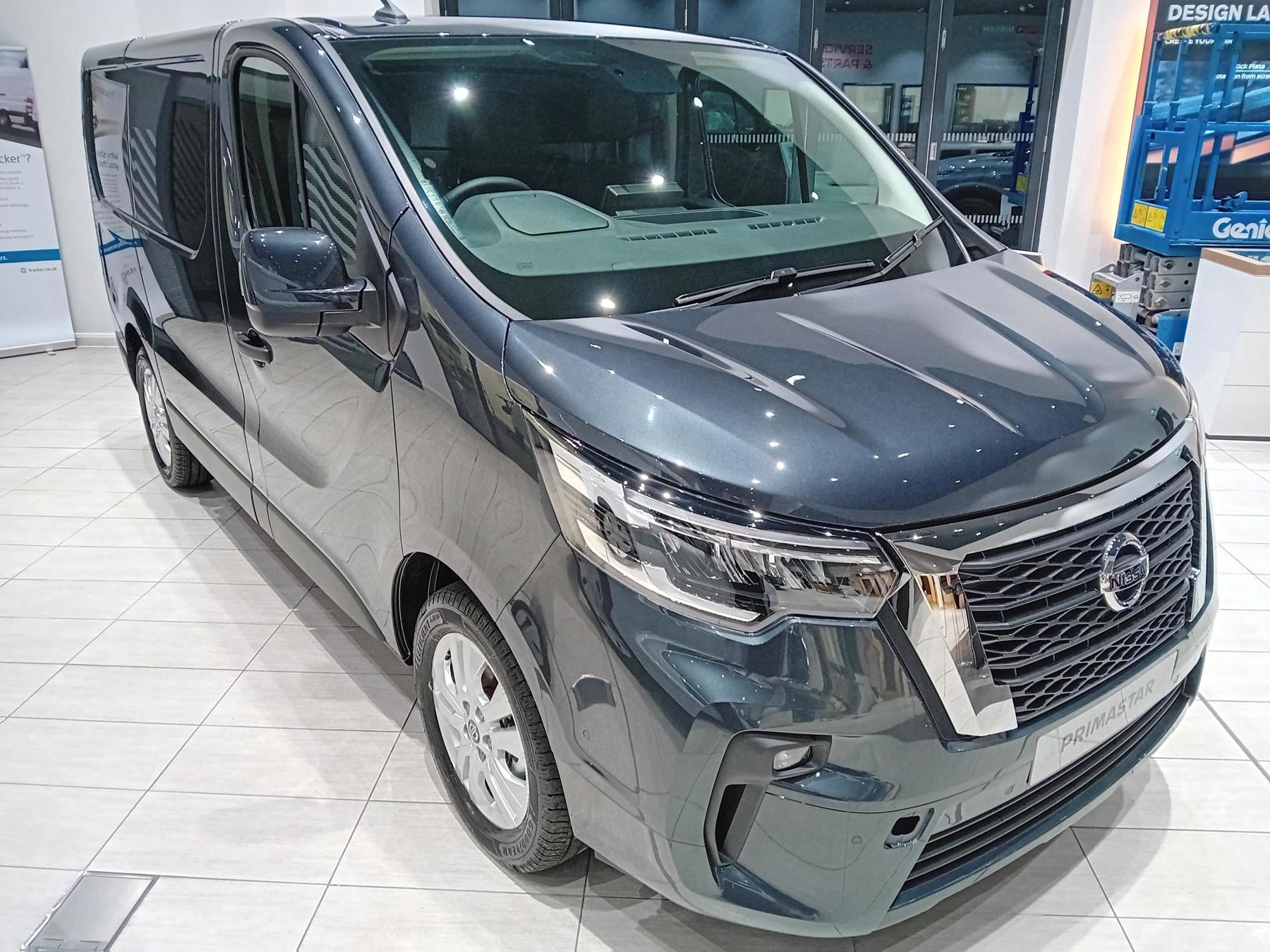 Main listing image - Nissan Primastar
