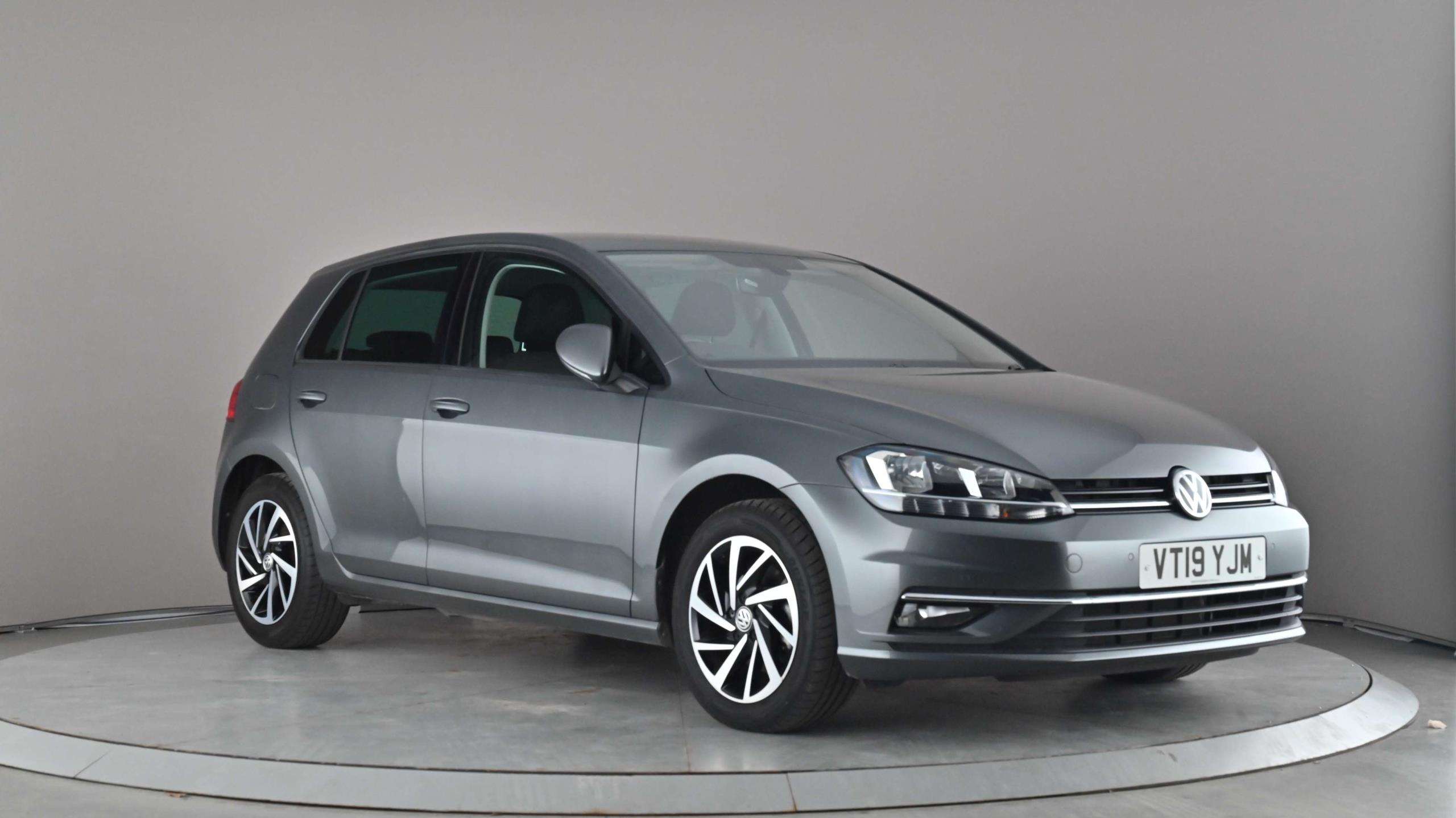 Main listing image - Volkswagen Golf