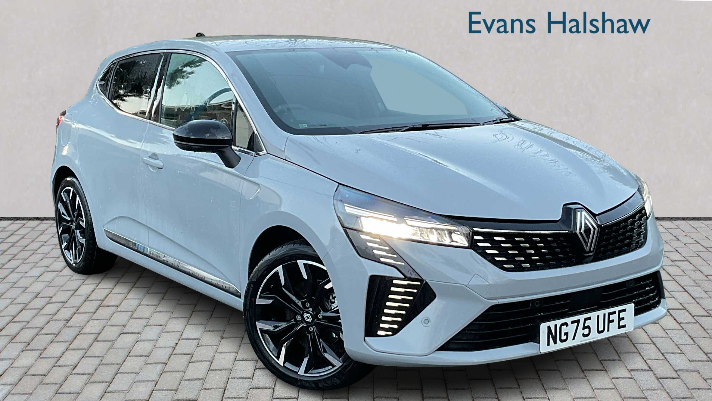 Main listing image - Renault Clio