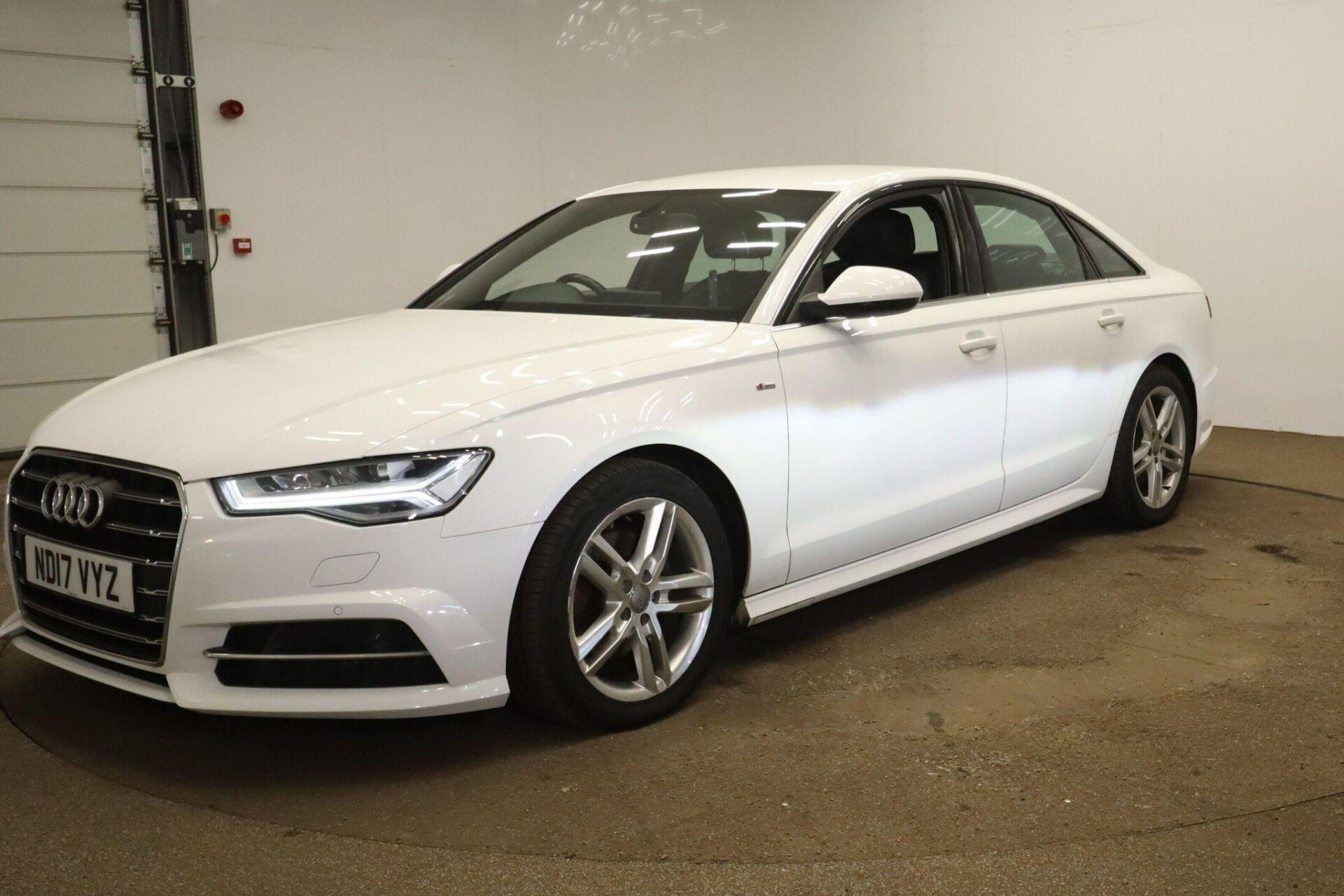 Main listing image - Audi A6