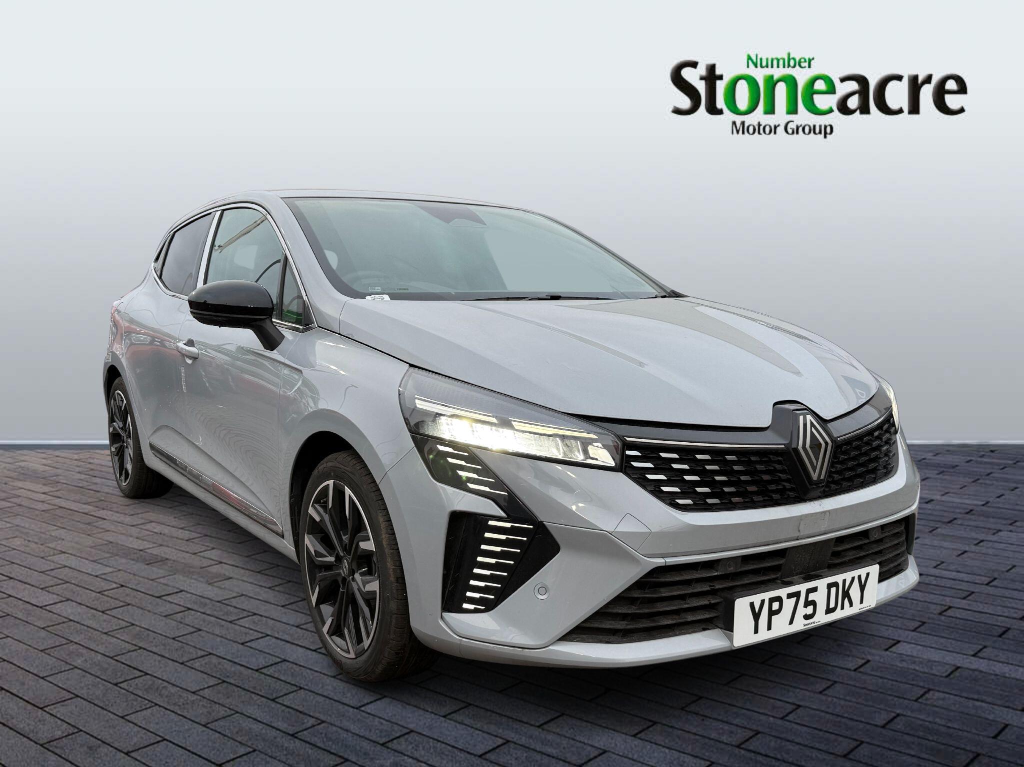 Main listing image - Renault Clio