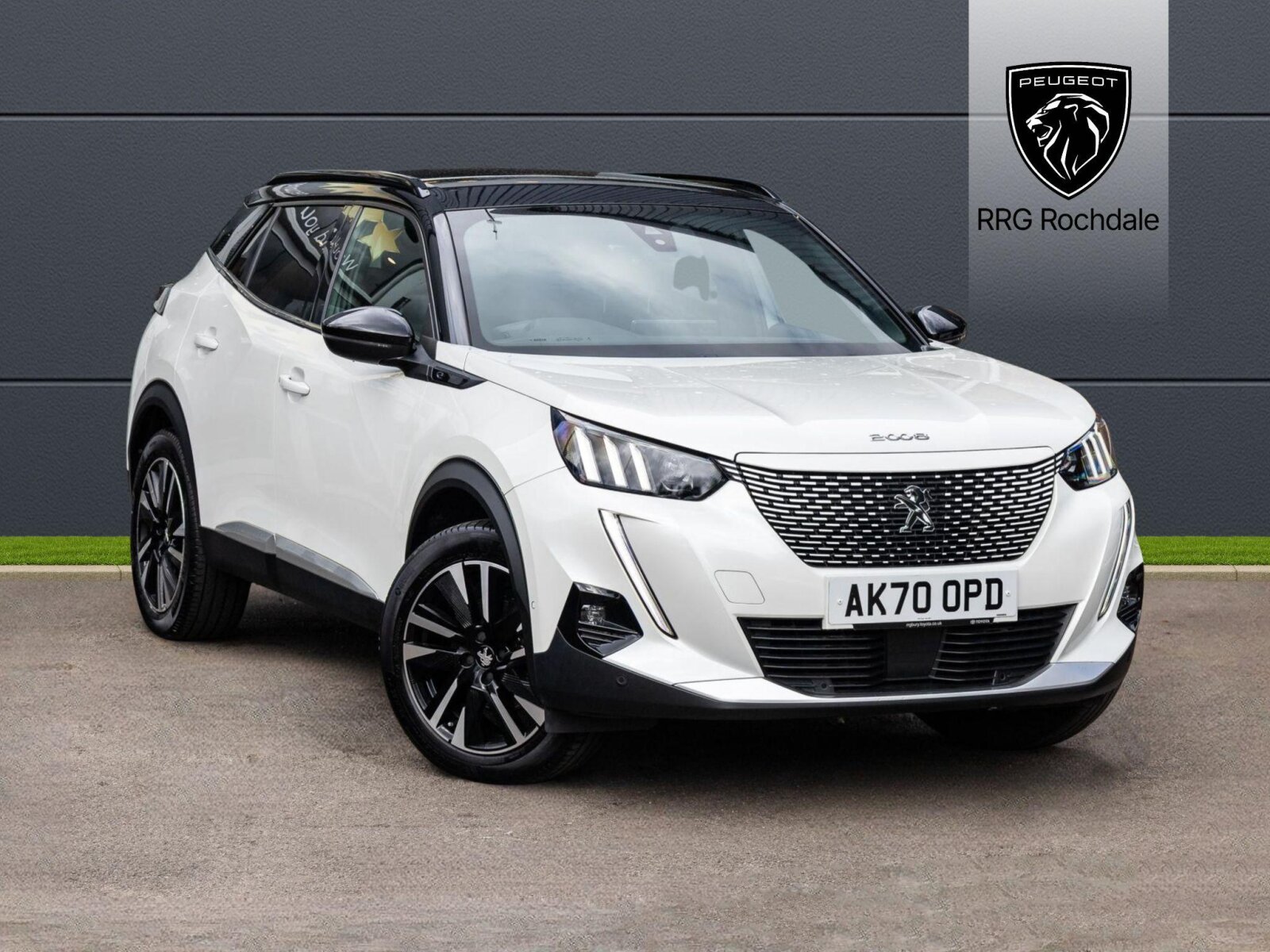 Main listing image - Peugeot e-2008