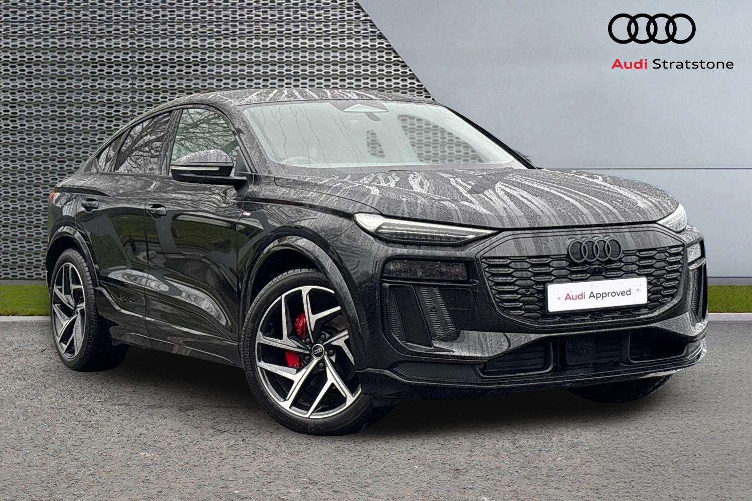 Main listing image - Audi Q6 e-tron