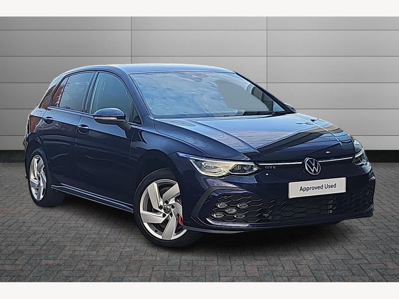 Main listing image - Volkswagen Golf GTE