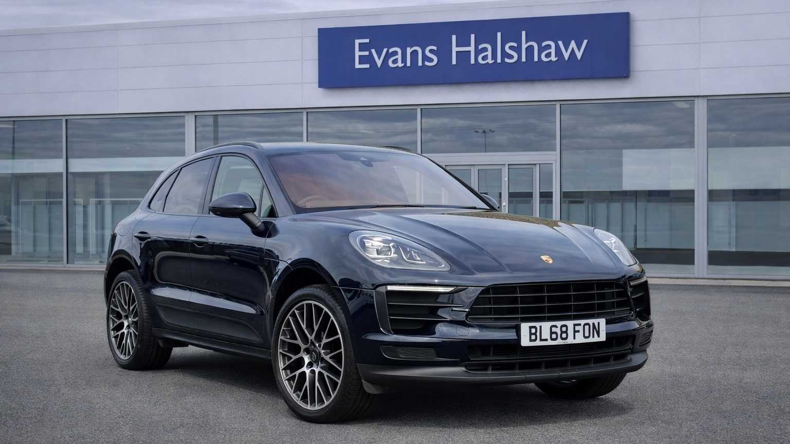 Main listing image - Porsche Macan