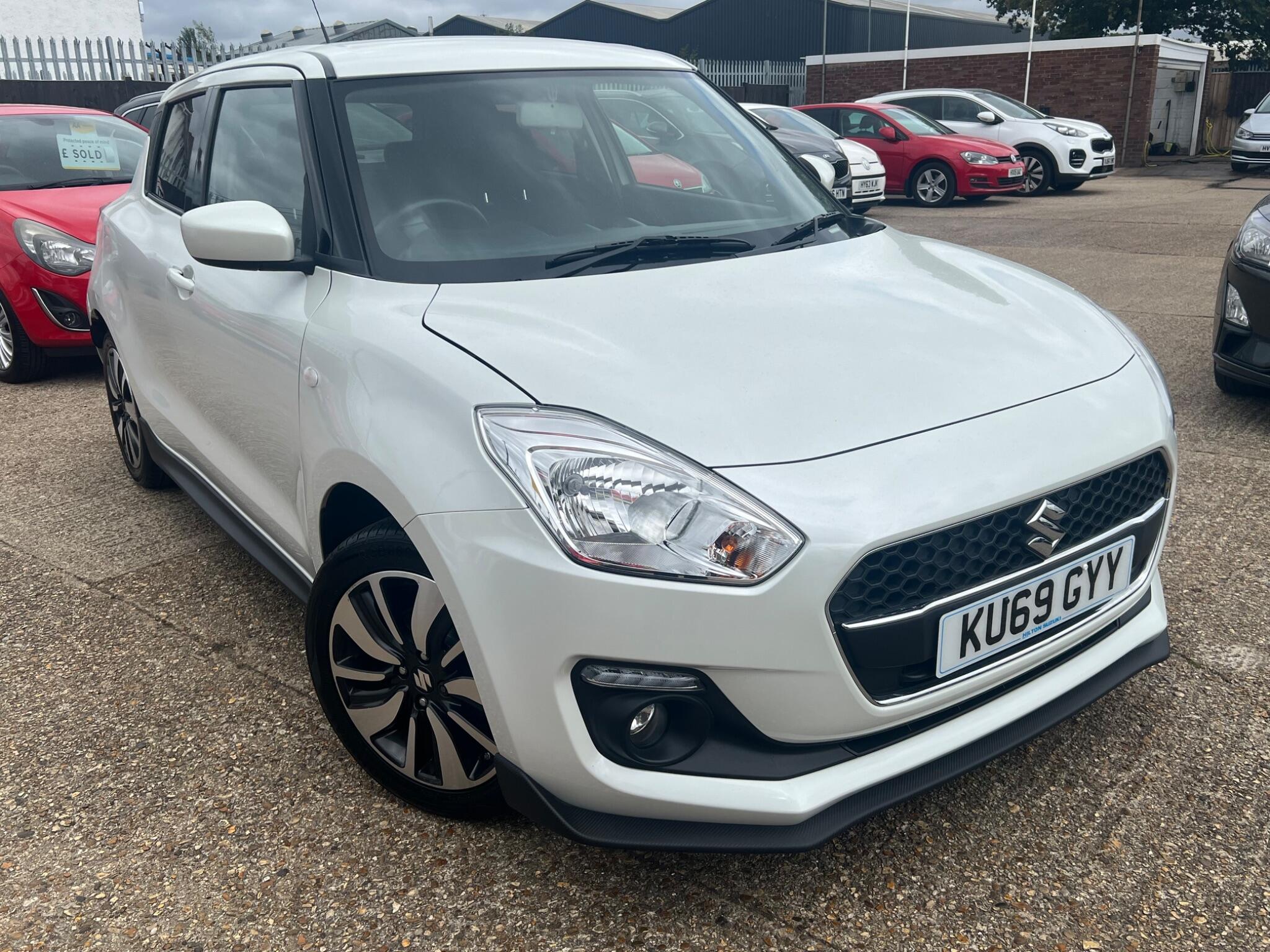 Main listing image - Suzuki Swift