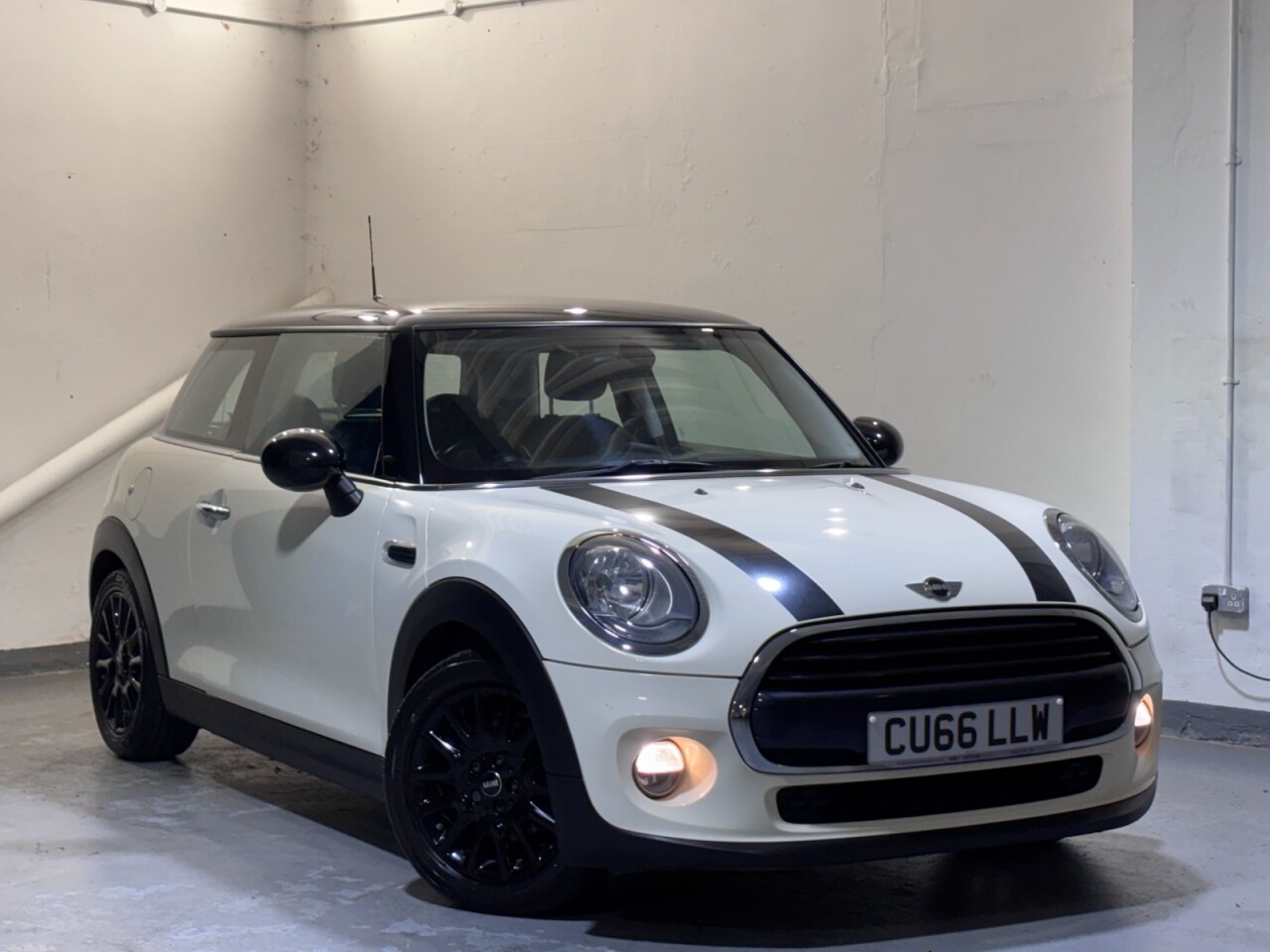 Main listing image - MINI Hatchback