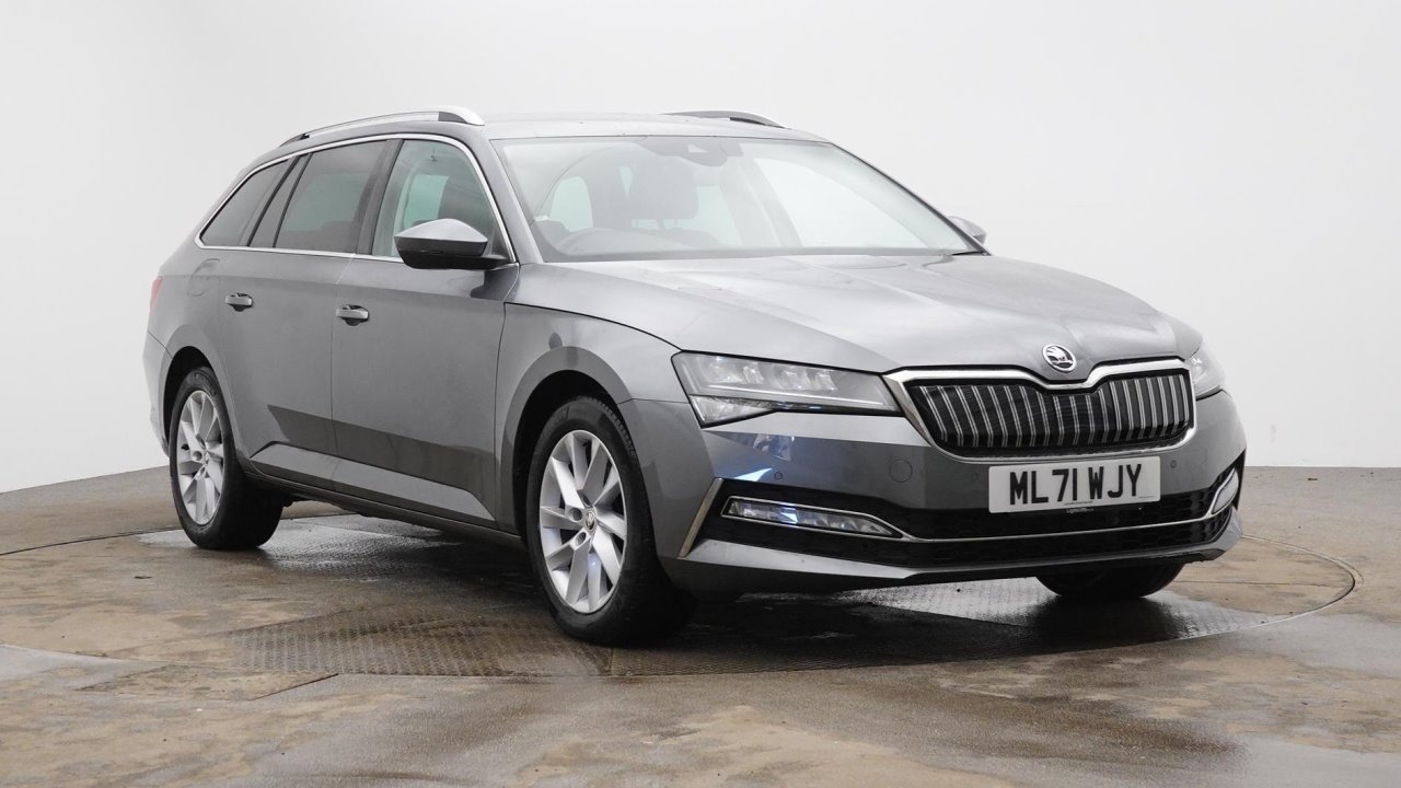 Main listing image - Skoda Superb Estate