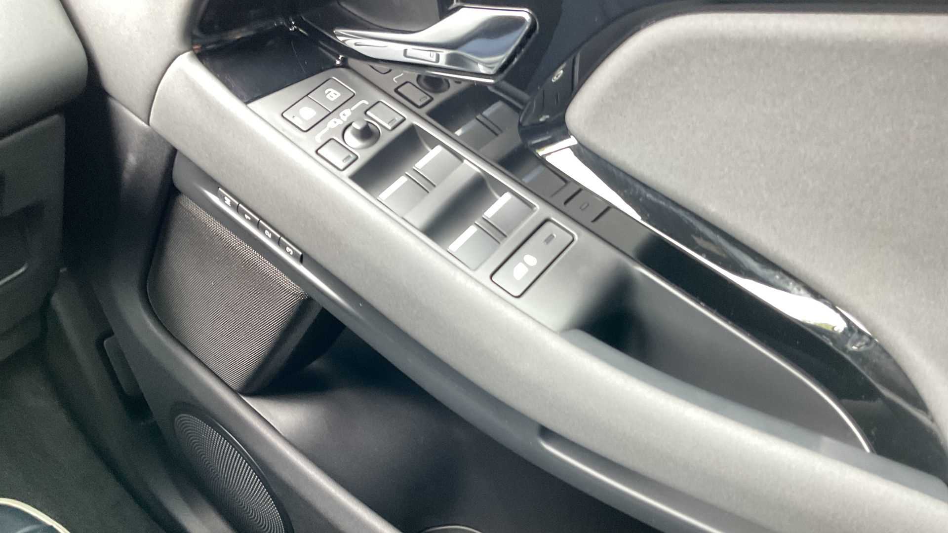 Main listing image - Land Rover Range Rover Evoque