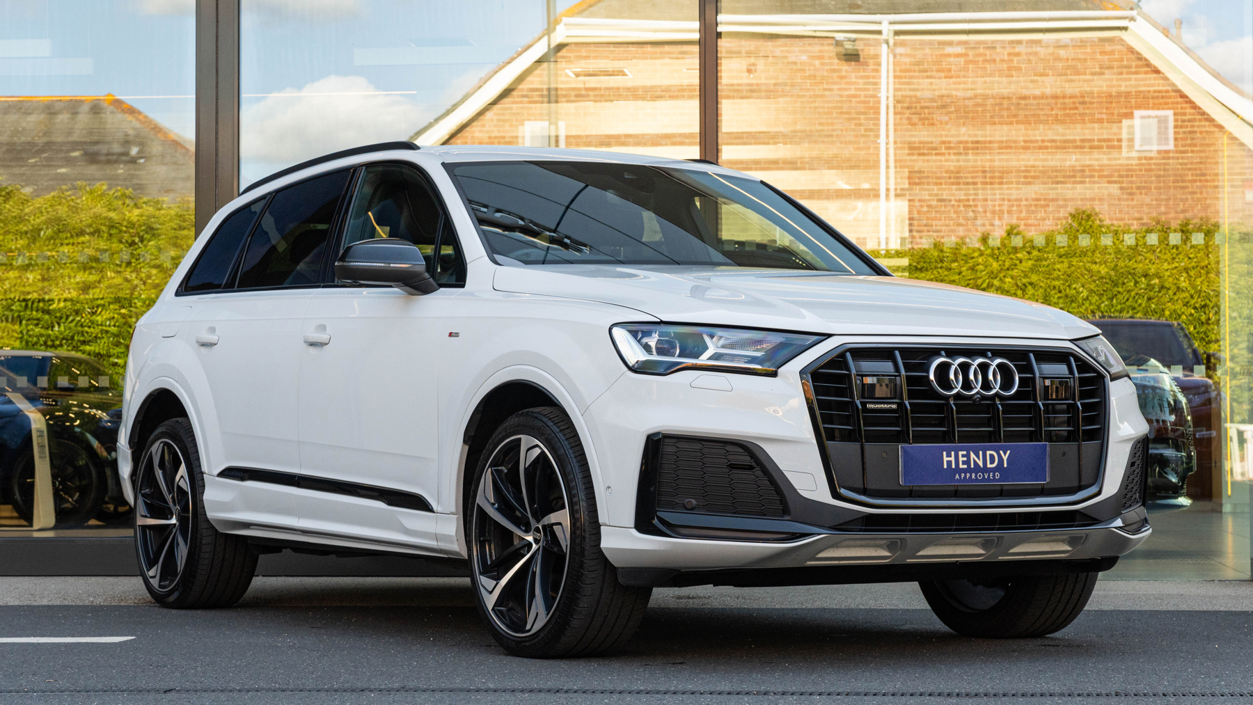 Main listing image - Audi Q7