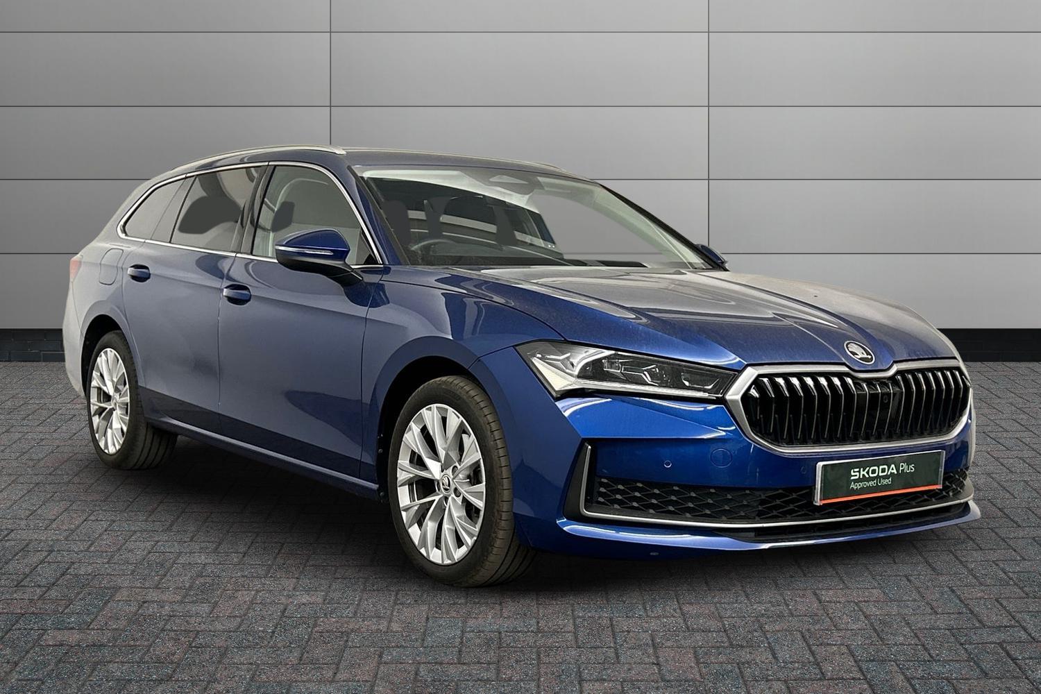 Main listing image - Skoda Superb Estate