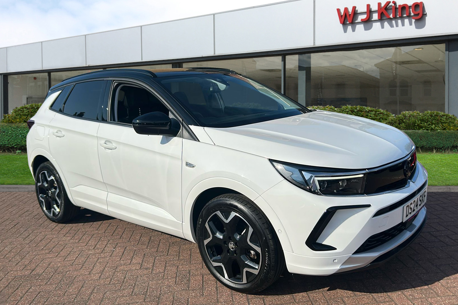 Main listing image - Vauxhall Grandland