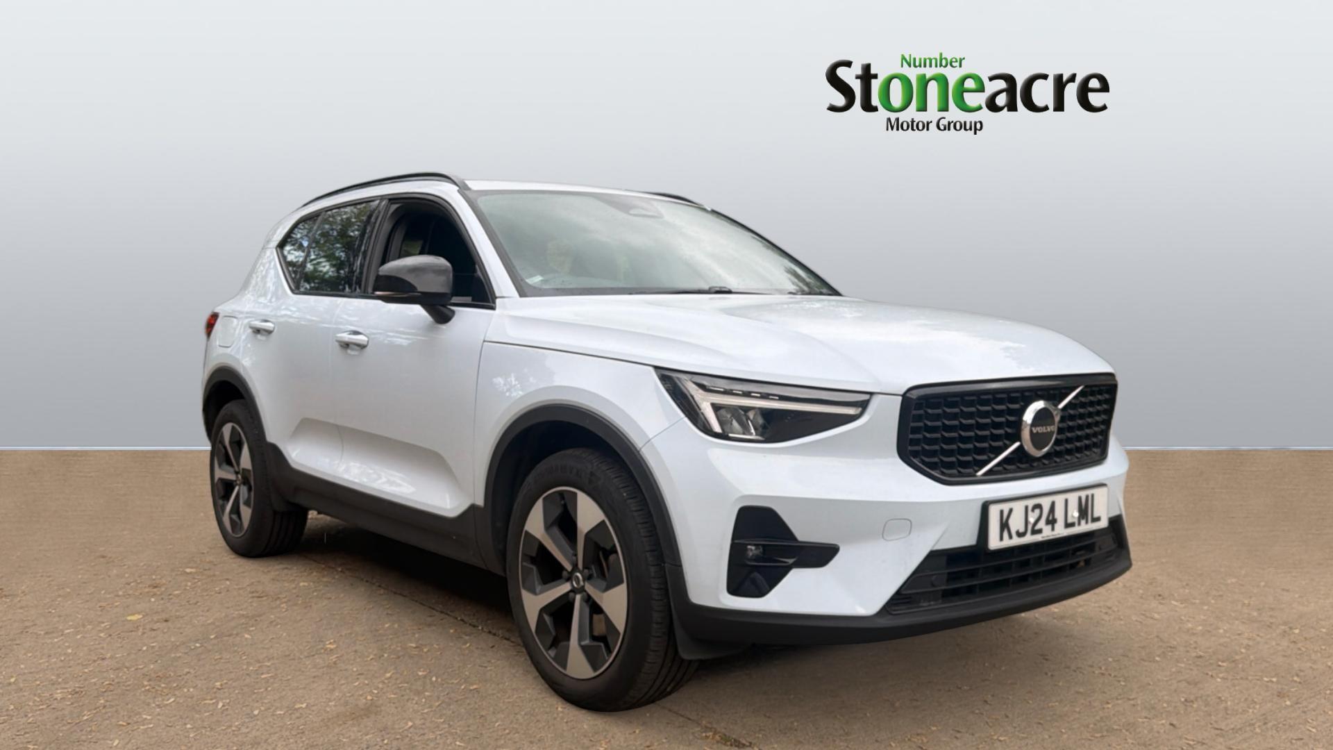 Main listing image - Volvo XC40