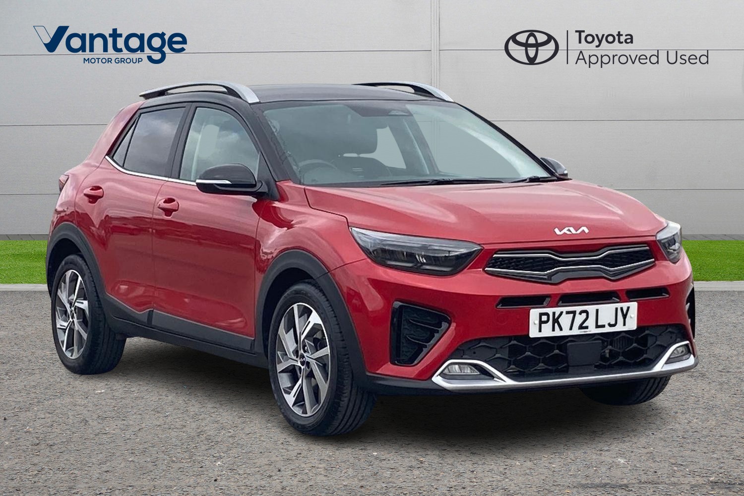Main listing image - Kia Stonic