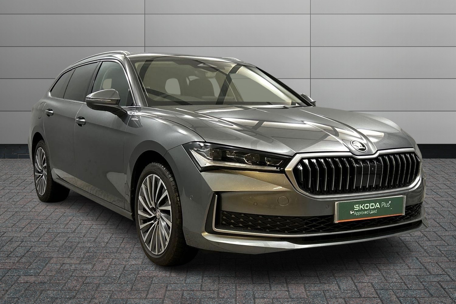 Main listing image - Skoda Superb Estate
