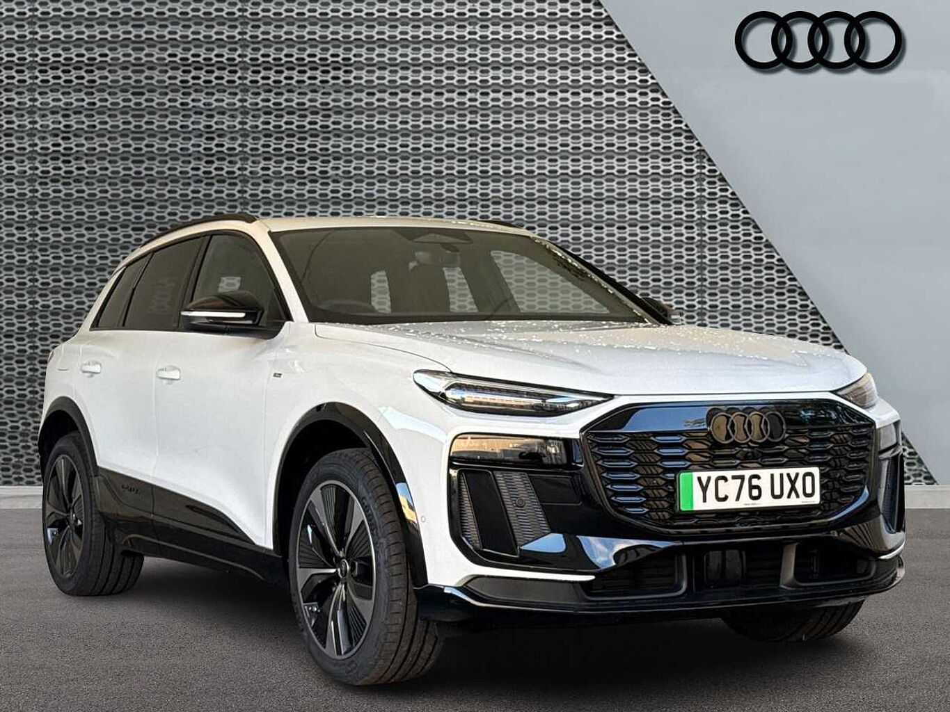 Main listing image - Audi Q6