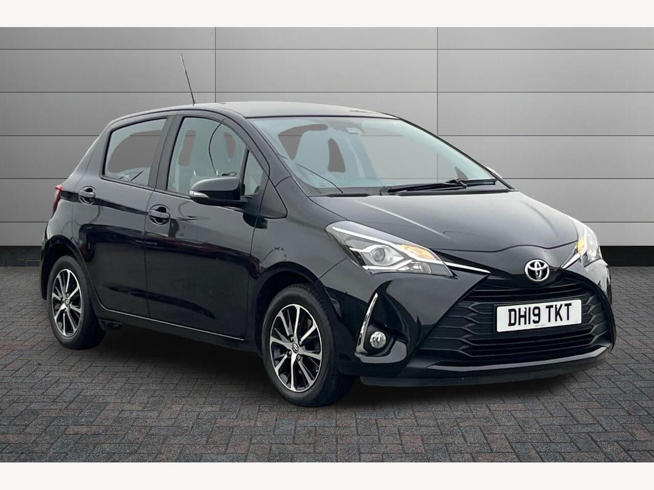 Main listing image - Toyota Yaris