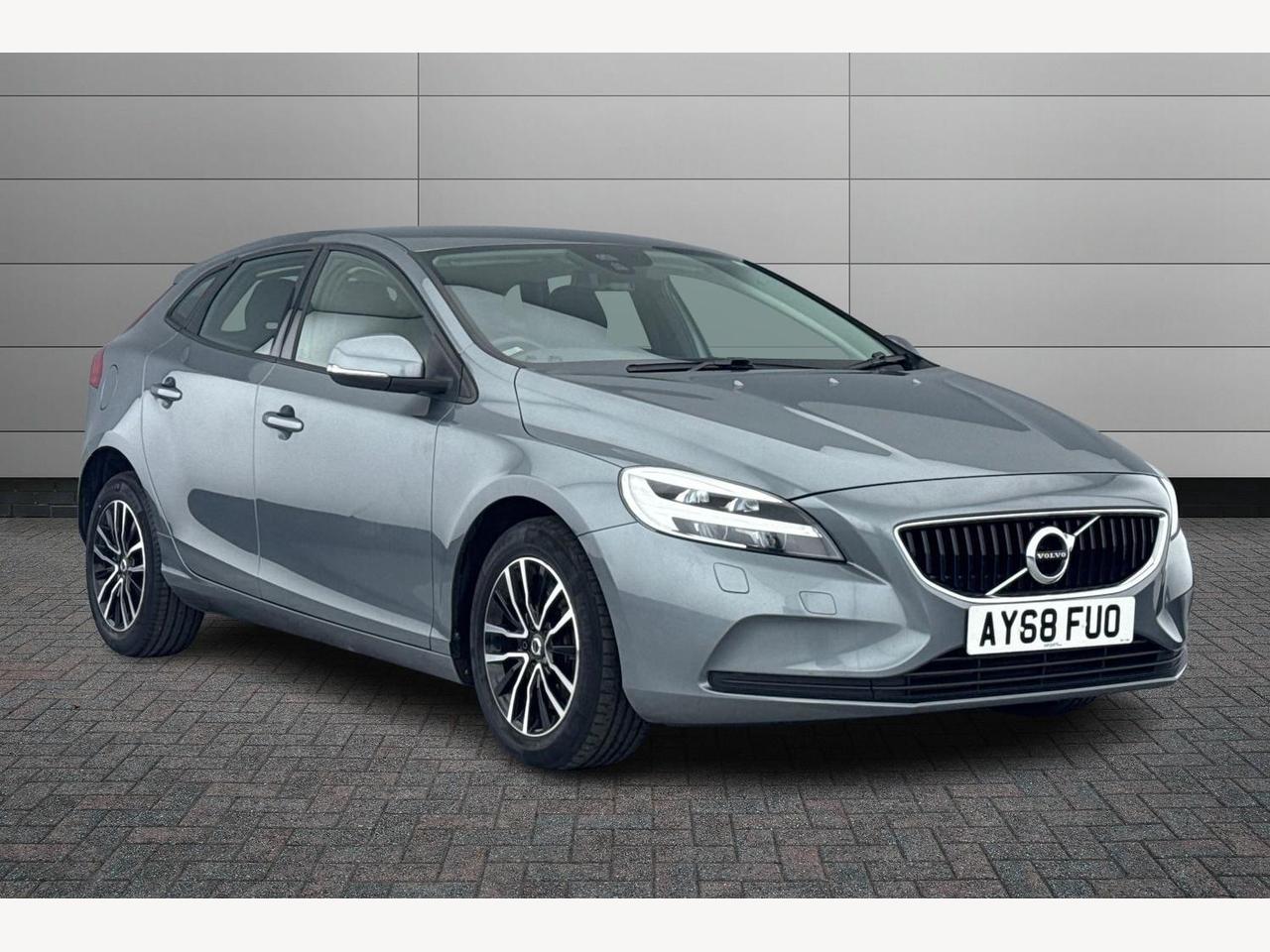 Main listing image - Volvo V40