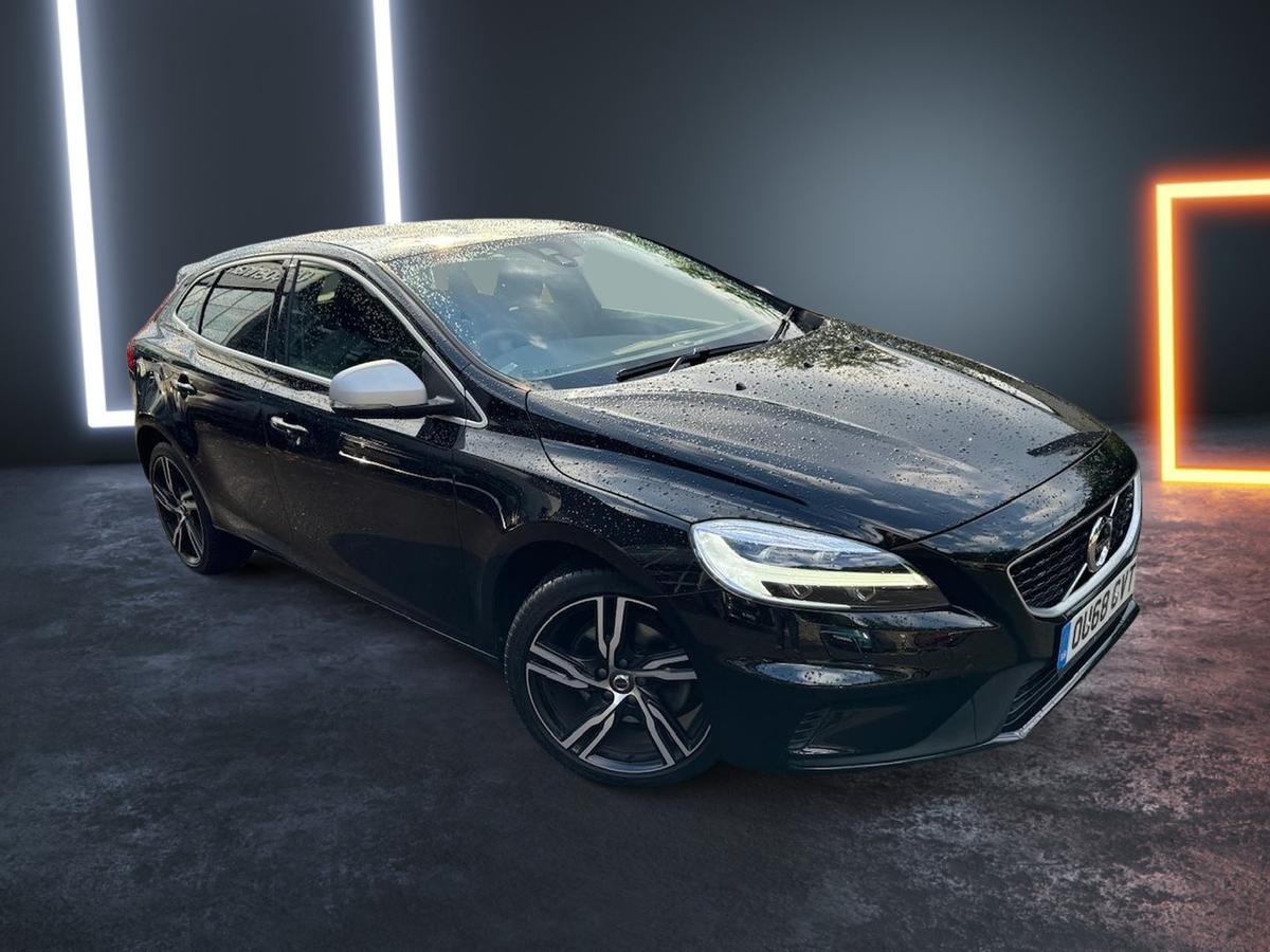 Main listing image - Volvo V40