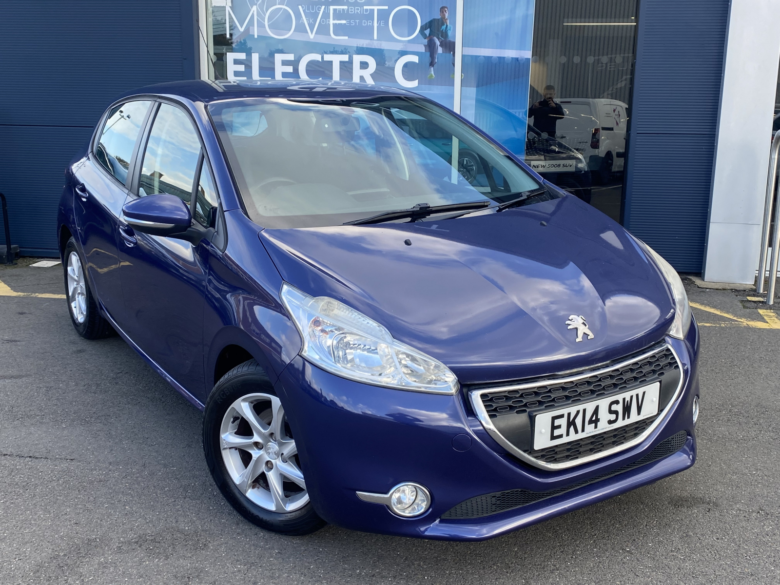 Main listing image - Peugeot 208