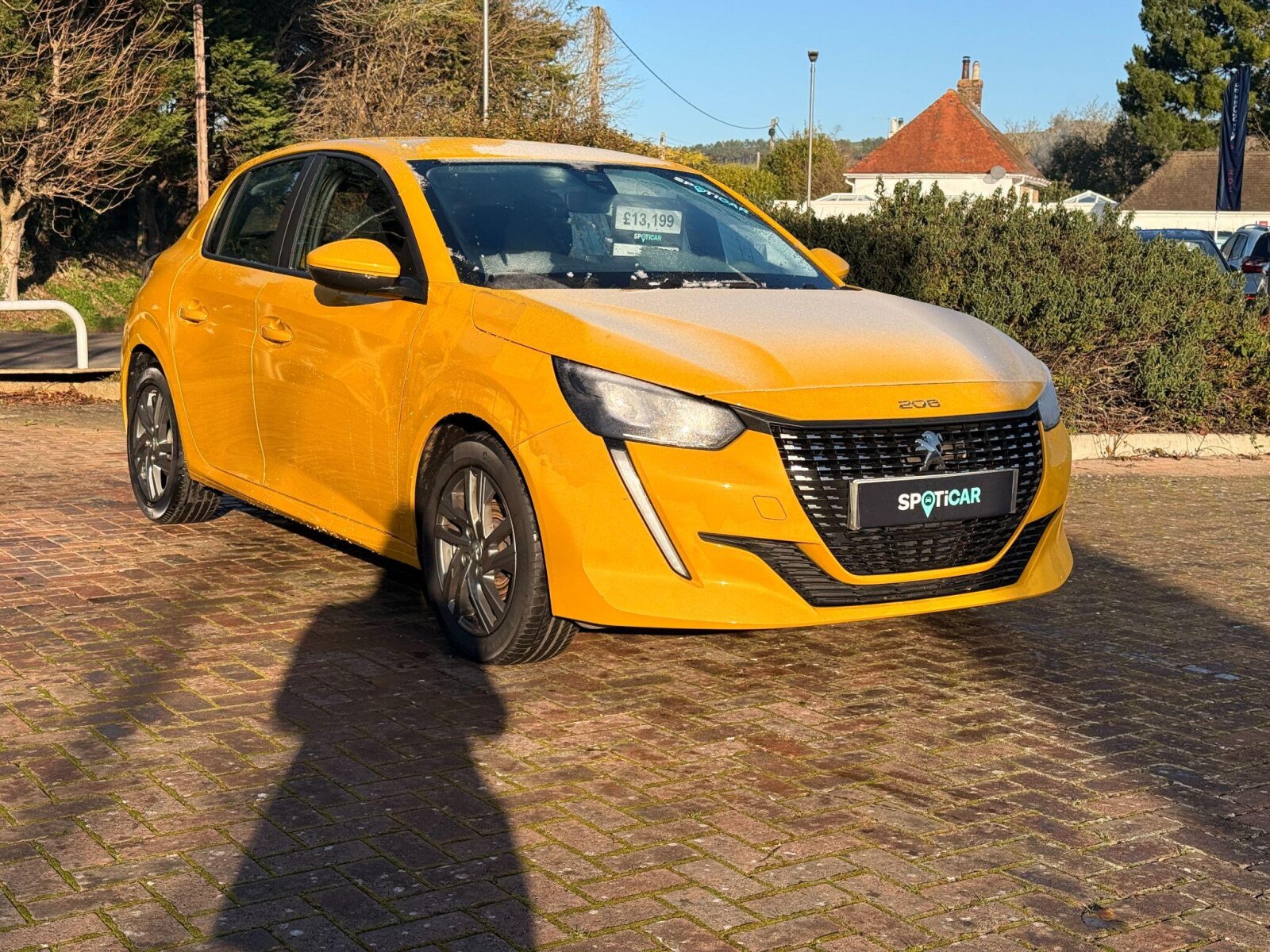 Main listing image - Peugeot 208