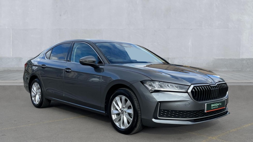 Main listing image - Skoda Superb