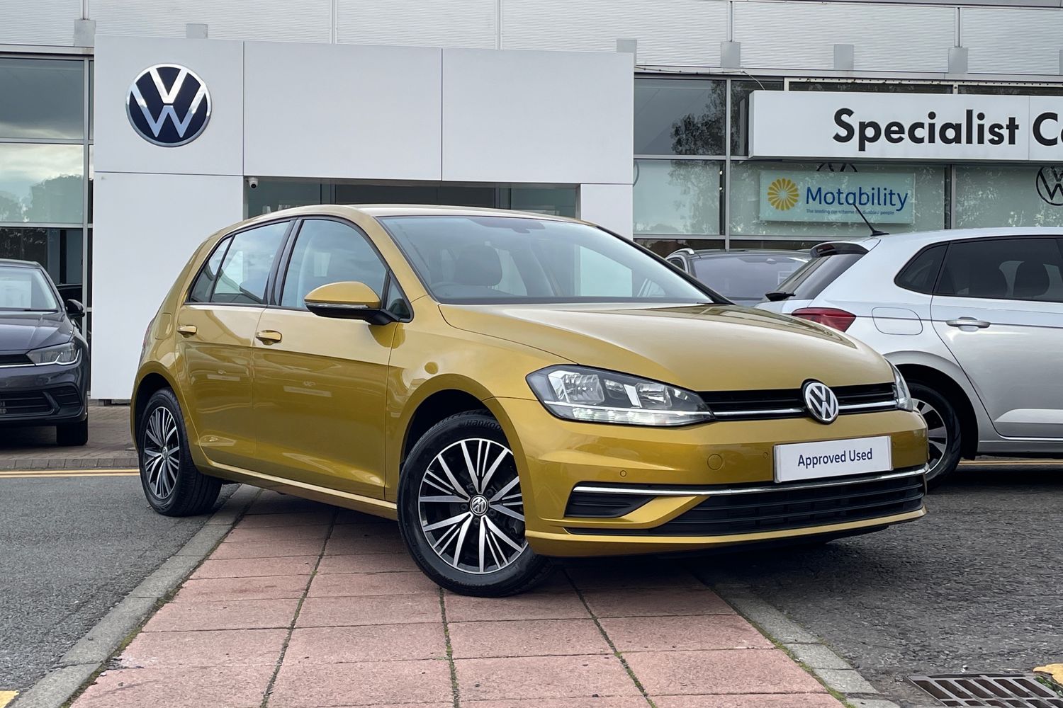 Main listing image - Volkswagen Golf