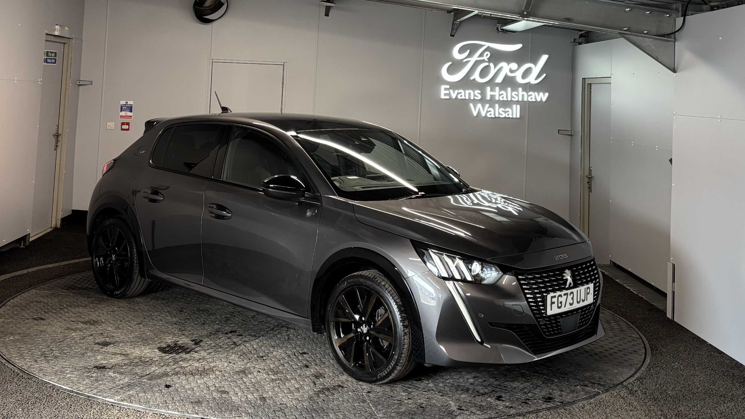 Main listing image - Peugeot 208