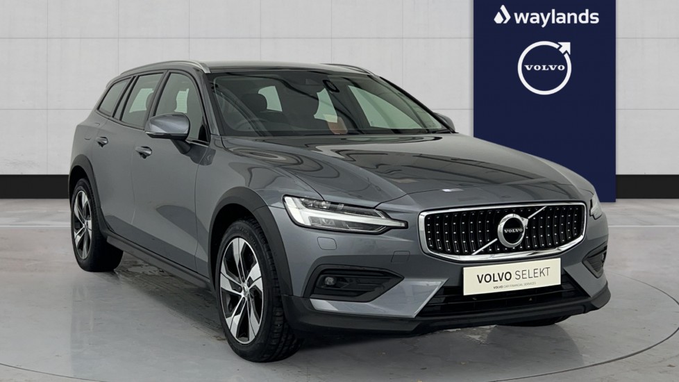 Main listing image - Volvo V60 Cross Country