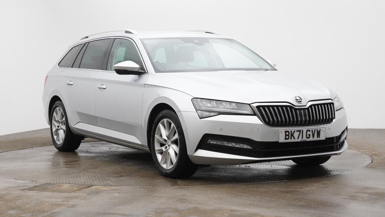 Main listing image - Skoda Superb Estate