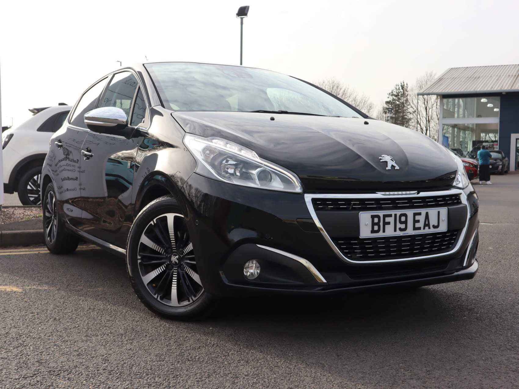 Main listing image - Peugeot 208