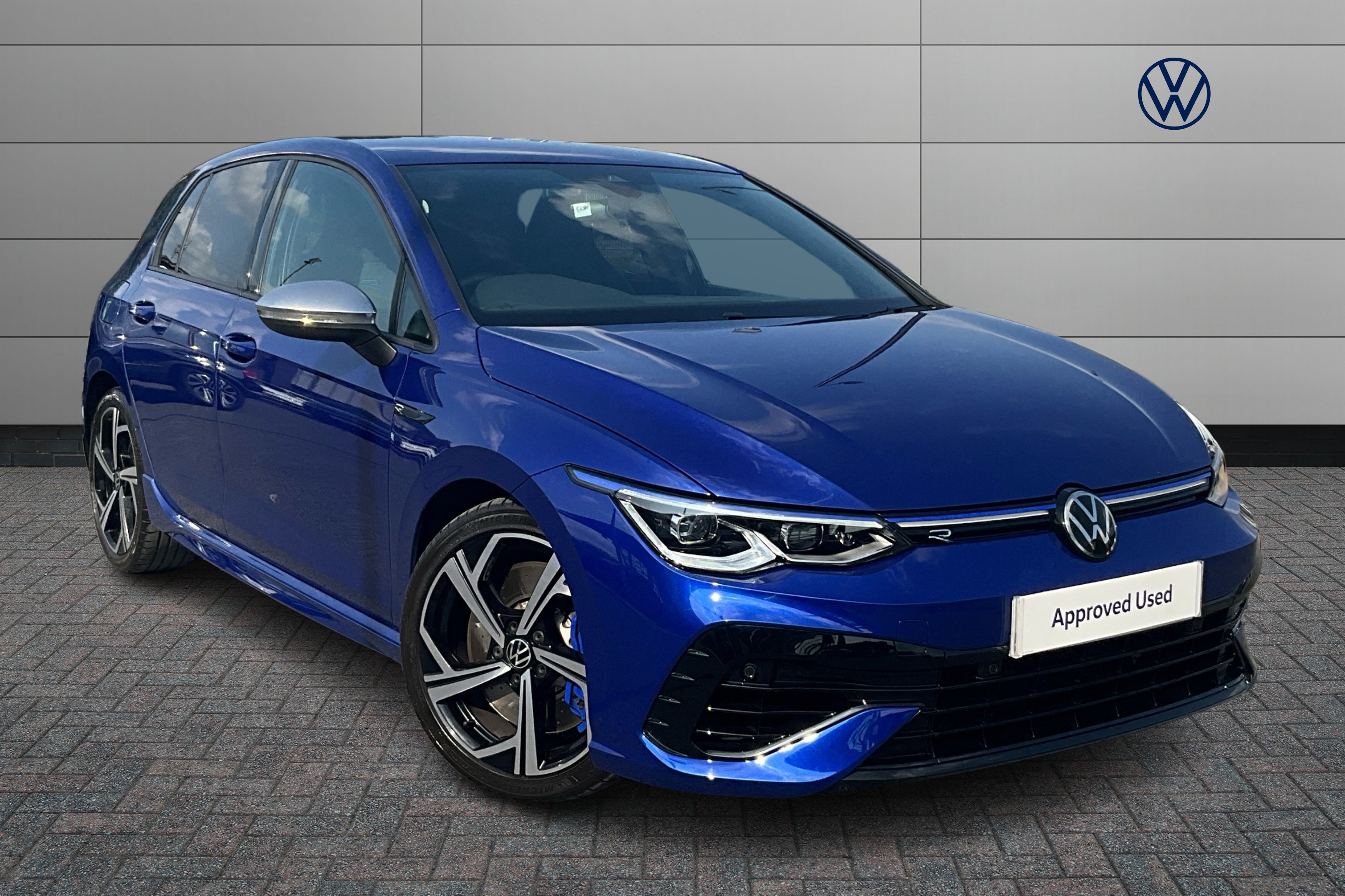 Main listing image - Volkswagen Golf R