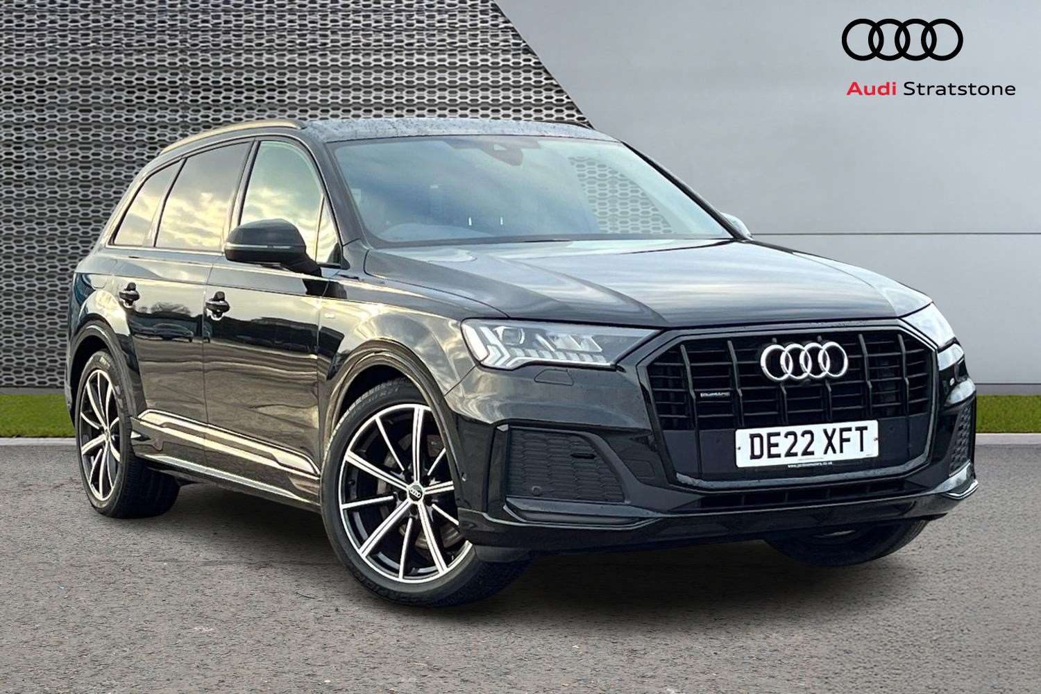 Main listing image - Audi Q7