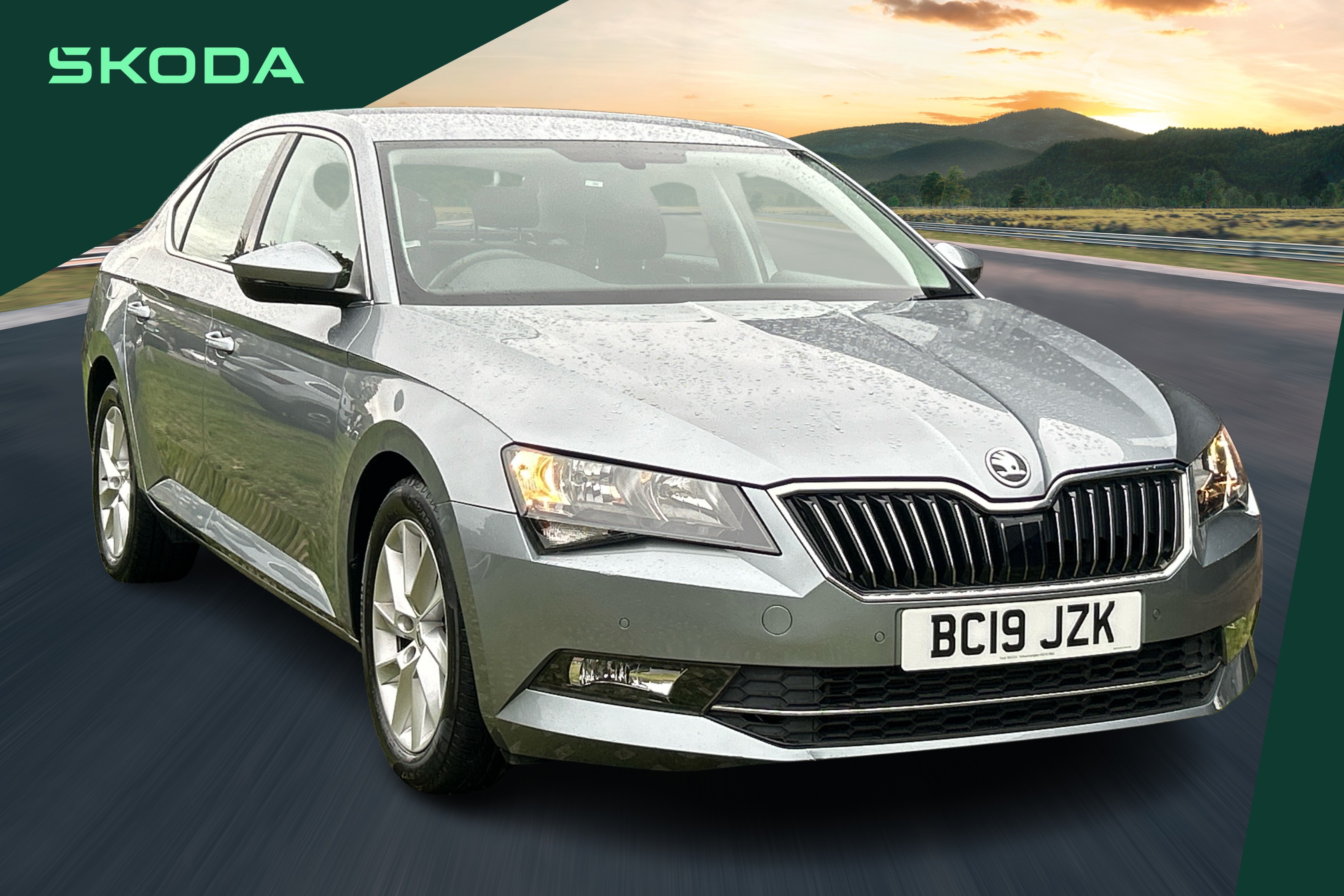 Main listing image - Skoda Superb