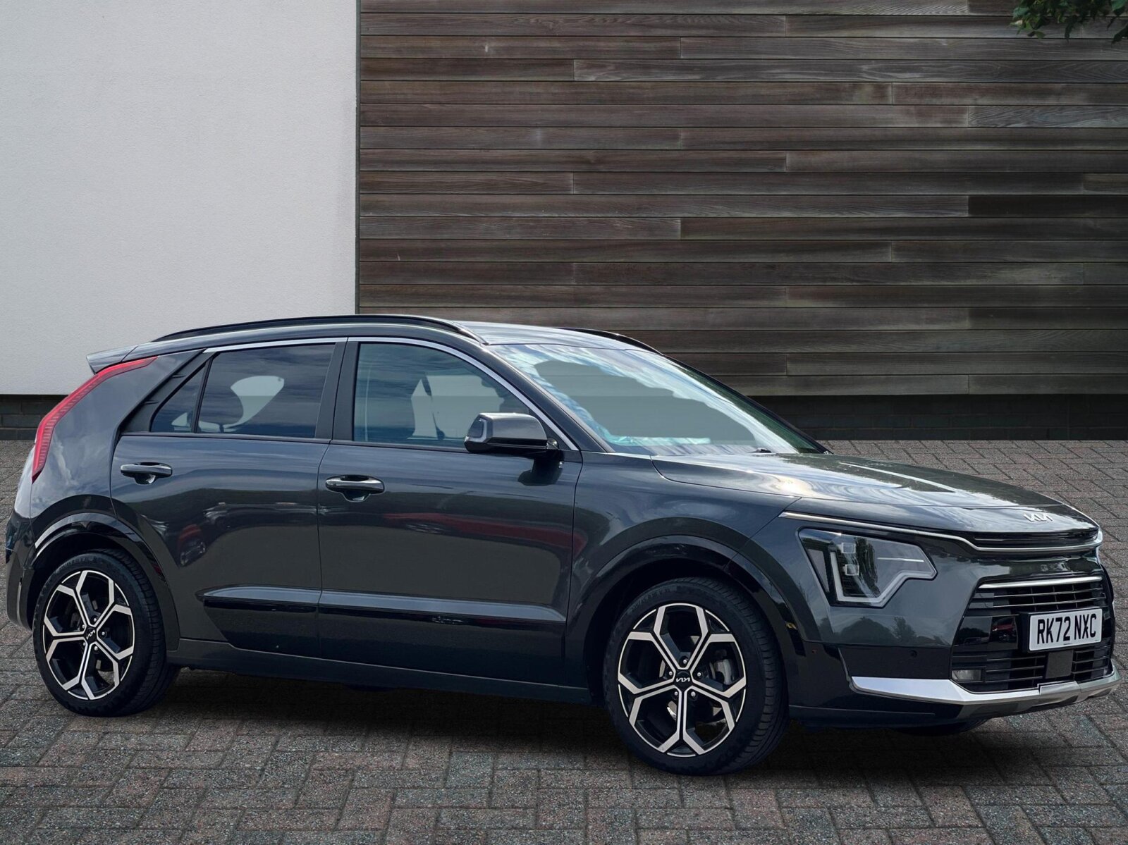 Main listing image - Kia Niro