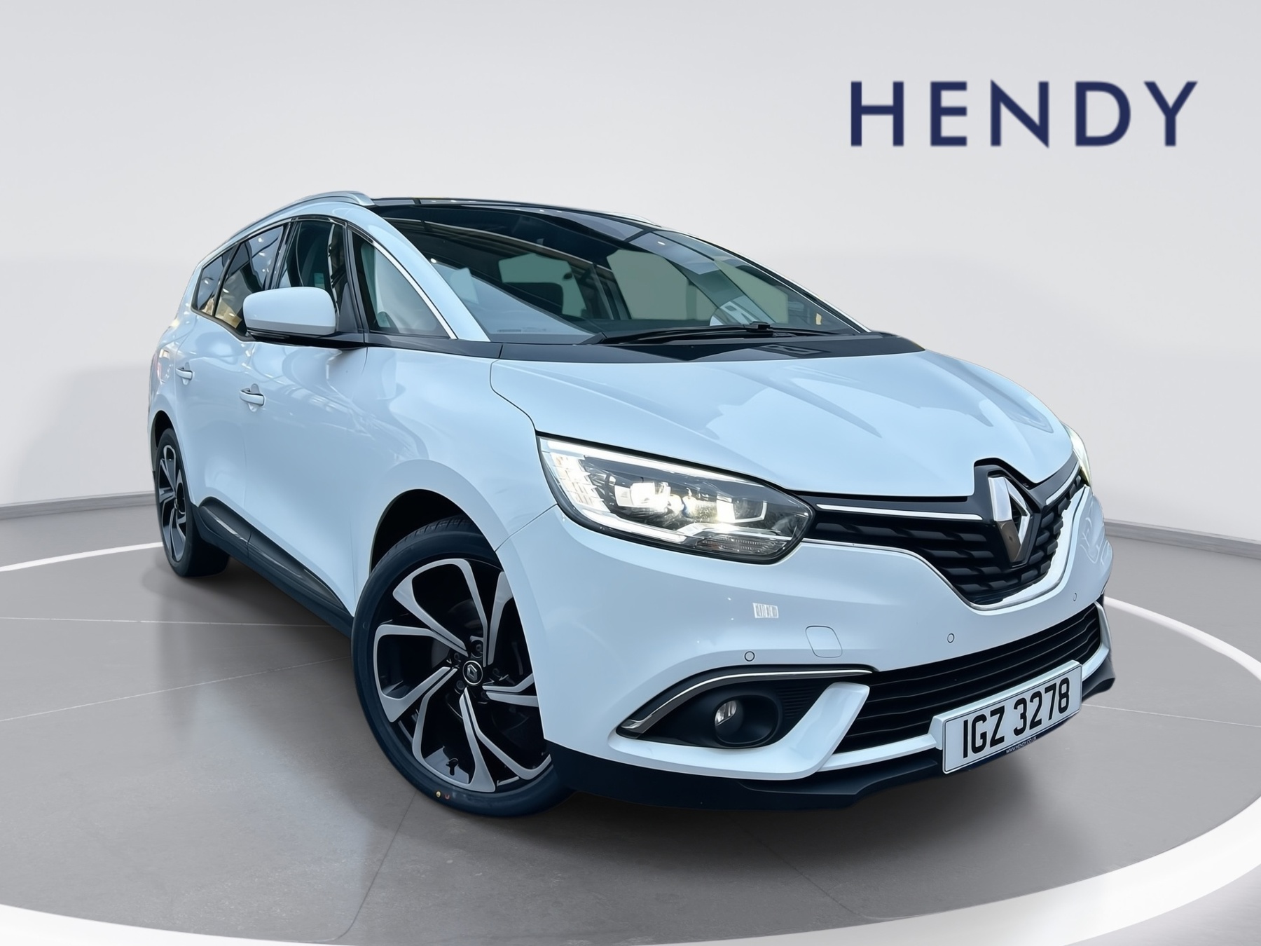 Main listing image - Renault Grand Scenic