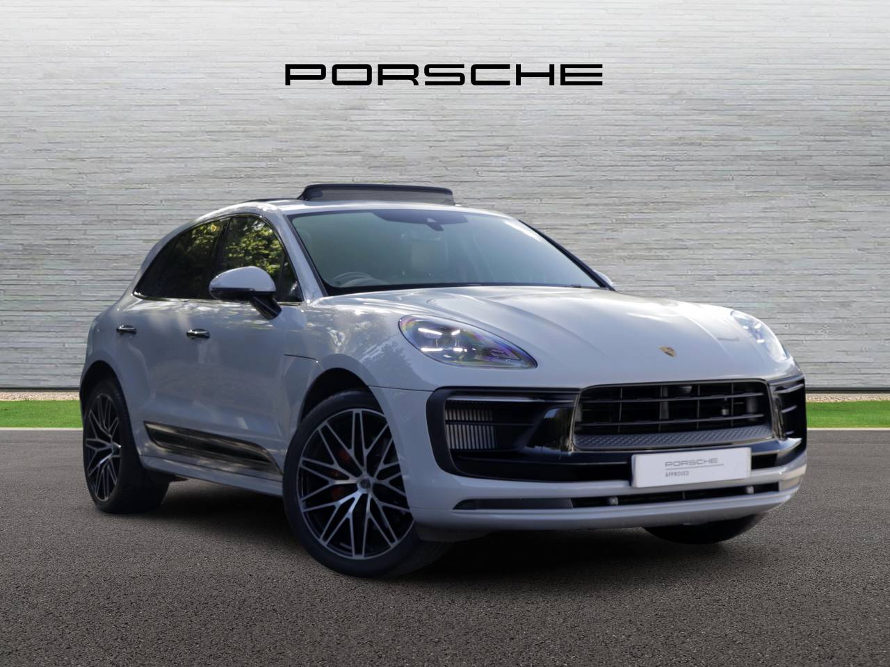 Main listing image - Porsche Macan