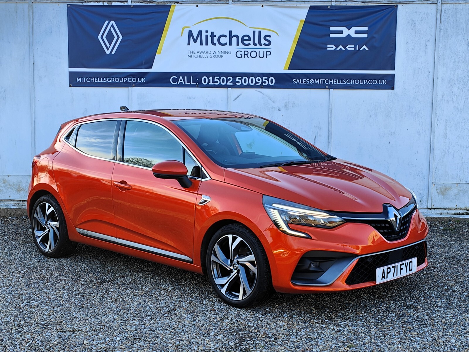 Main listing image - Renault Clio