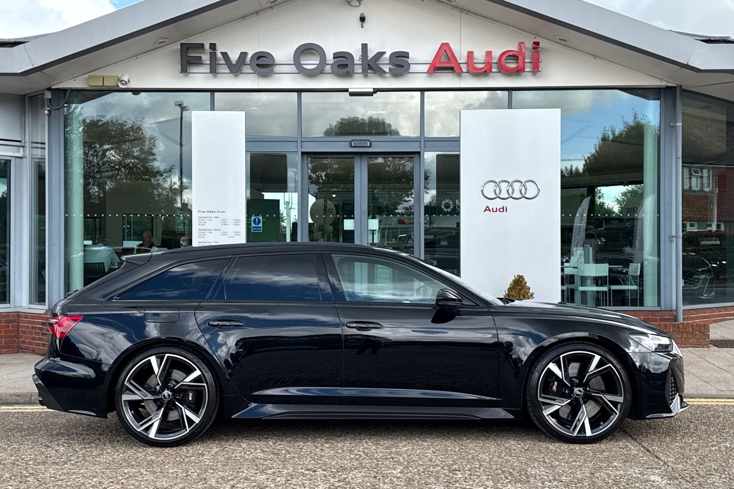 Main listing image - Audi RS6