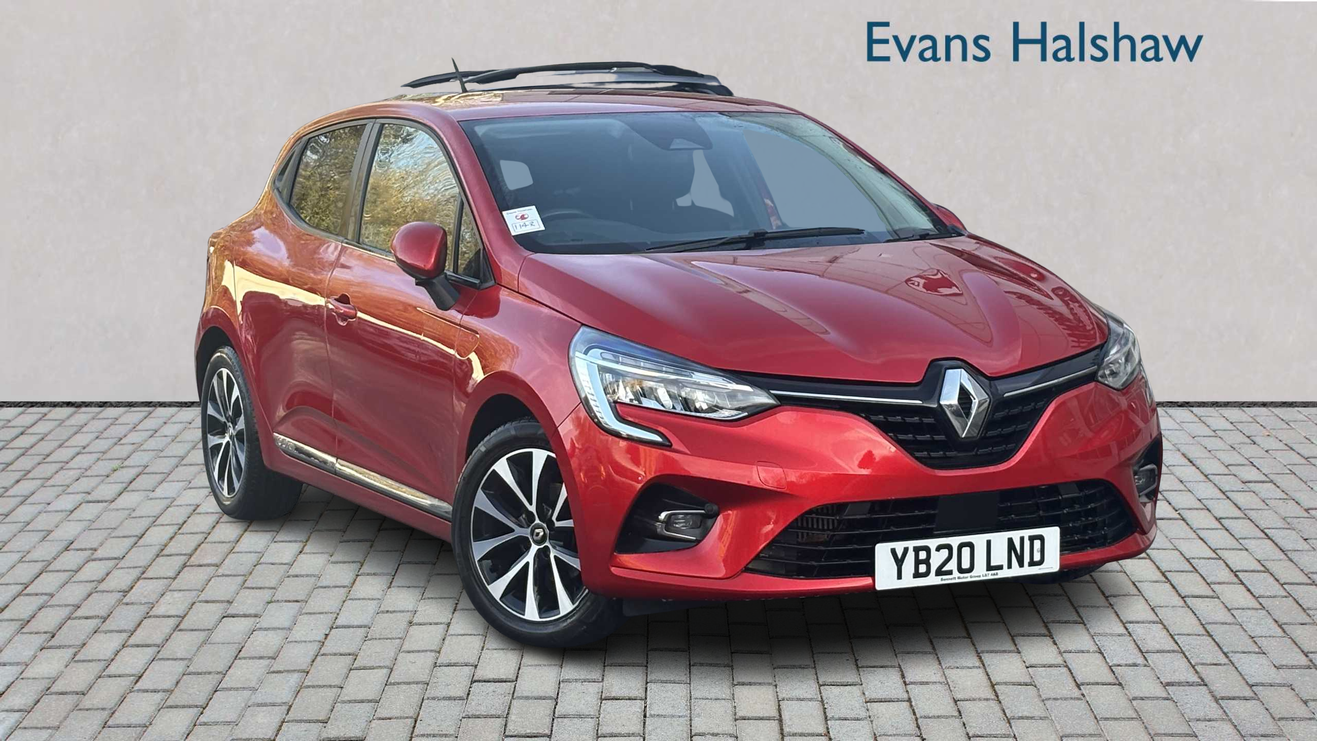 Main listing image - Renault Clio