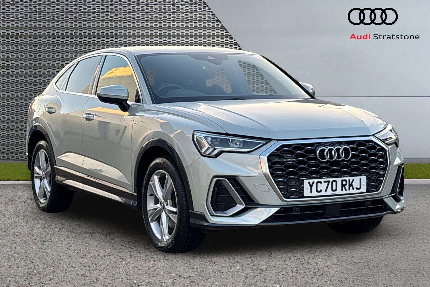 Main listing image - Audi Q3