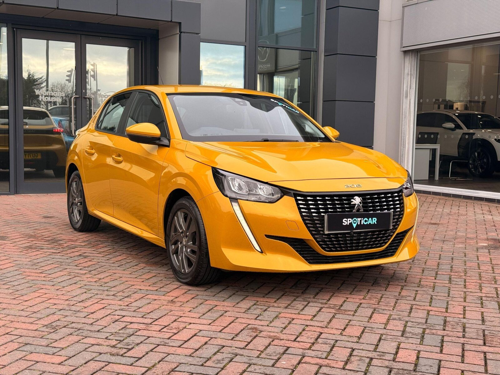 Main listing image - Peugeot 208