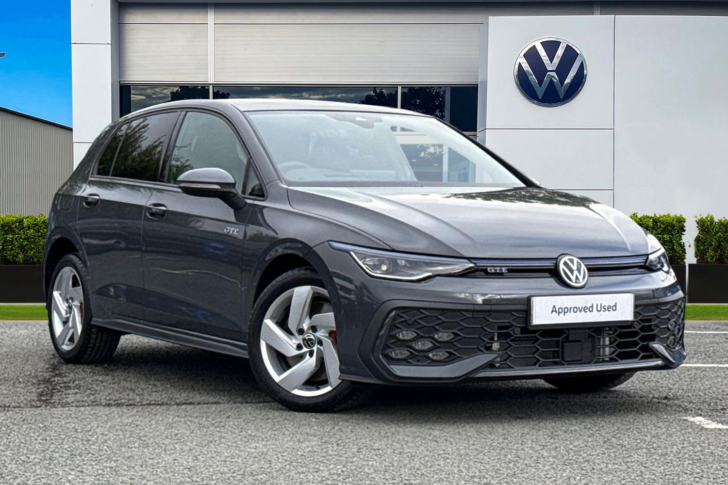 Main listing image - Volkswagen Golf GTE