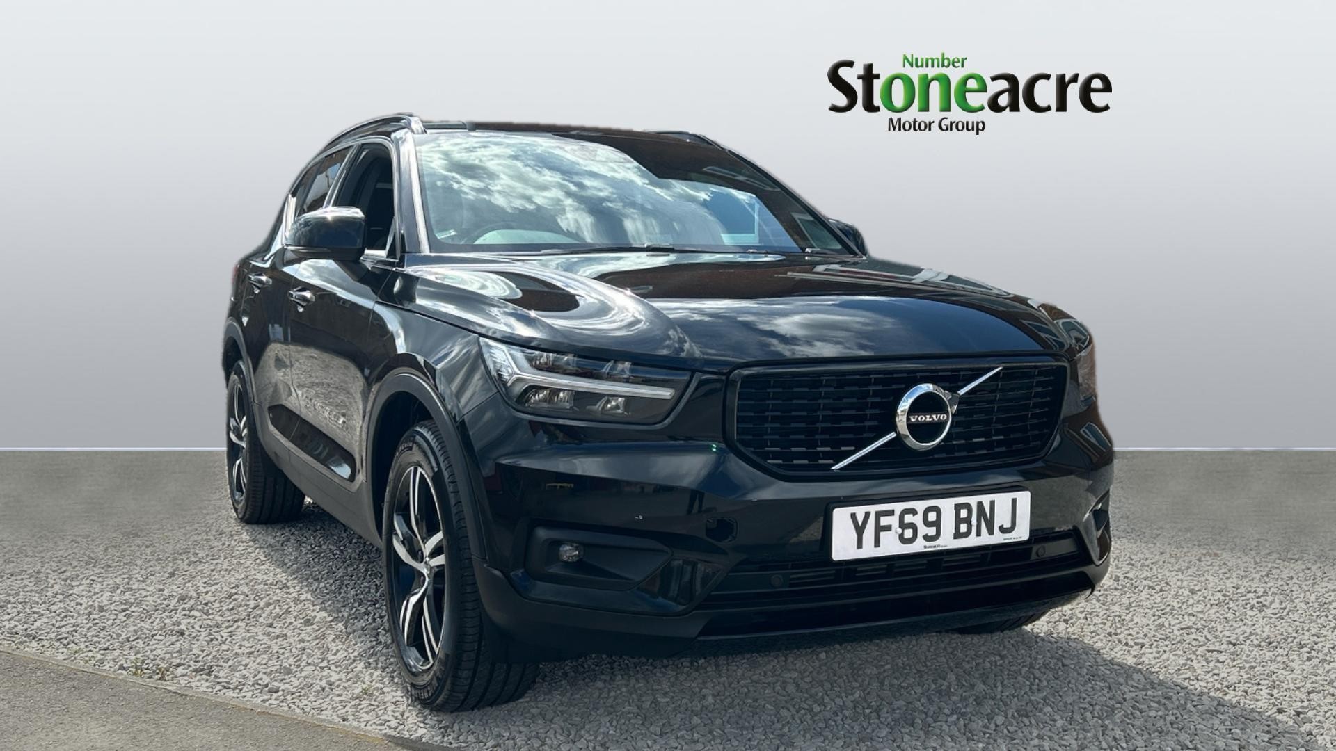 Main listing image - Volvo XC40