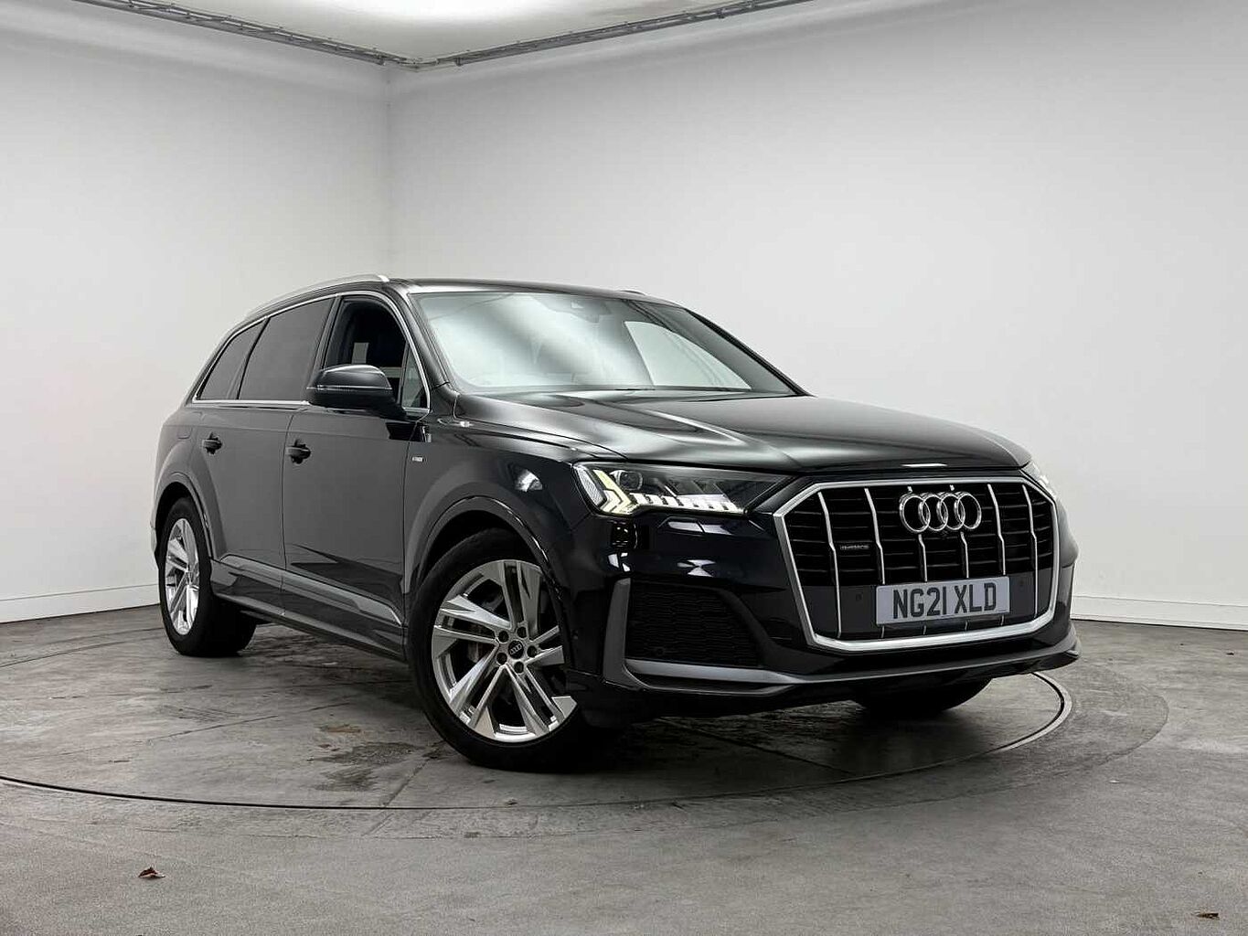 Main listing image - Audi Q7