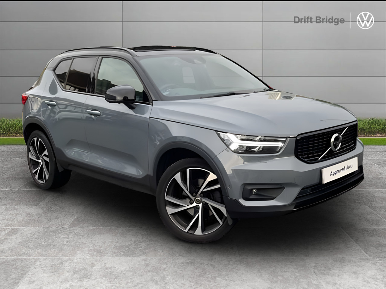 Main listing image - Volvo XC40