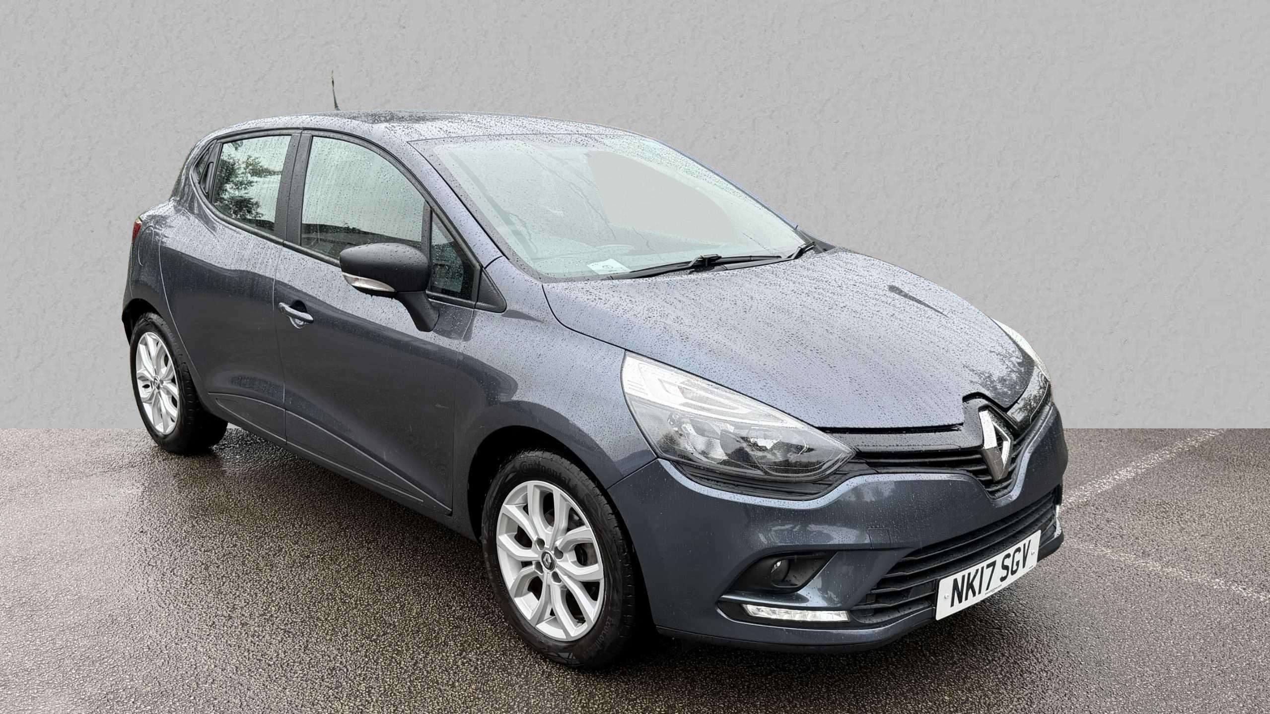 Main listing image - Renault Clio